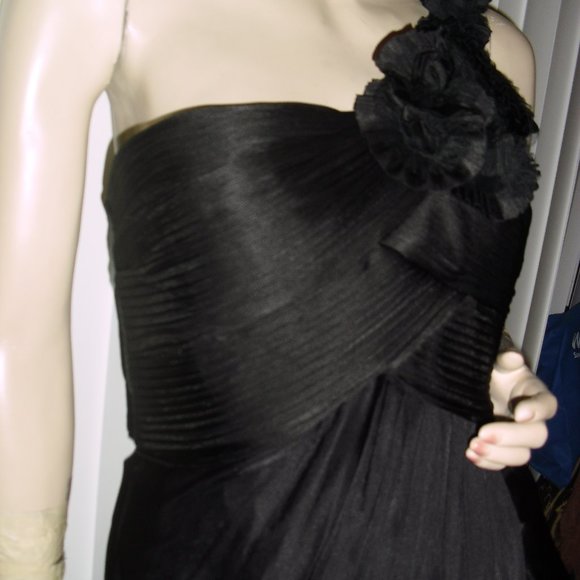 BCBG,black,ruched,off shoulder,ruffled srap,large bow,draped tulip skirt,UNIQUE - Picture 1 of 8